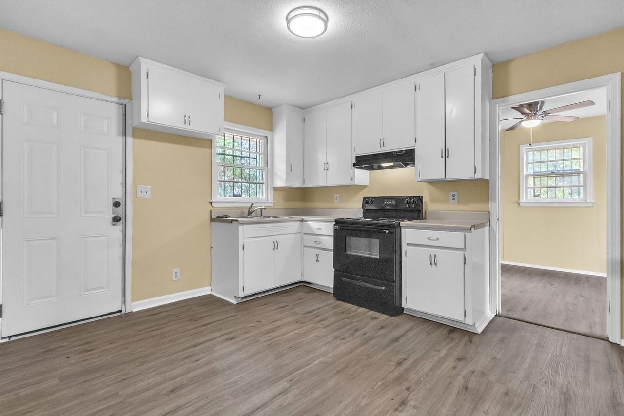 5002 Greensboro Ct - Photo 2 of 16