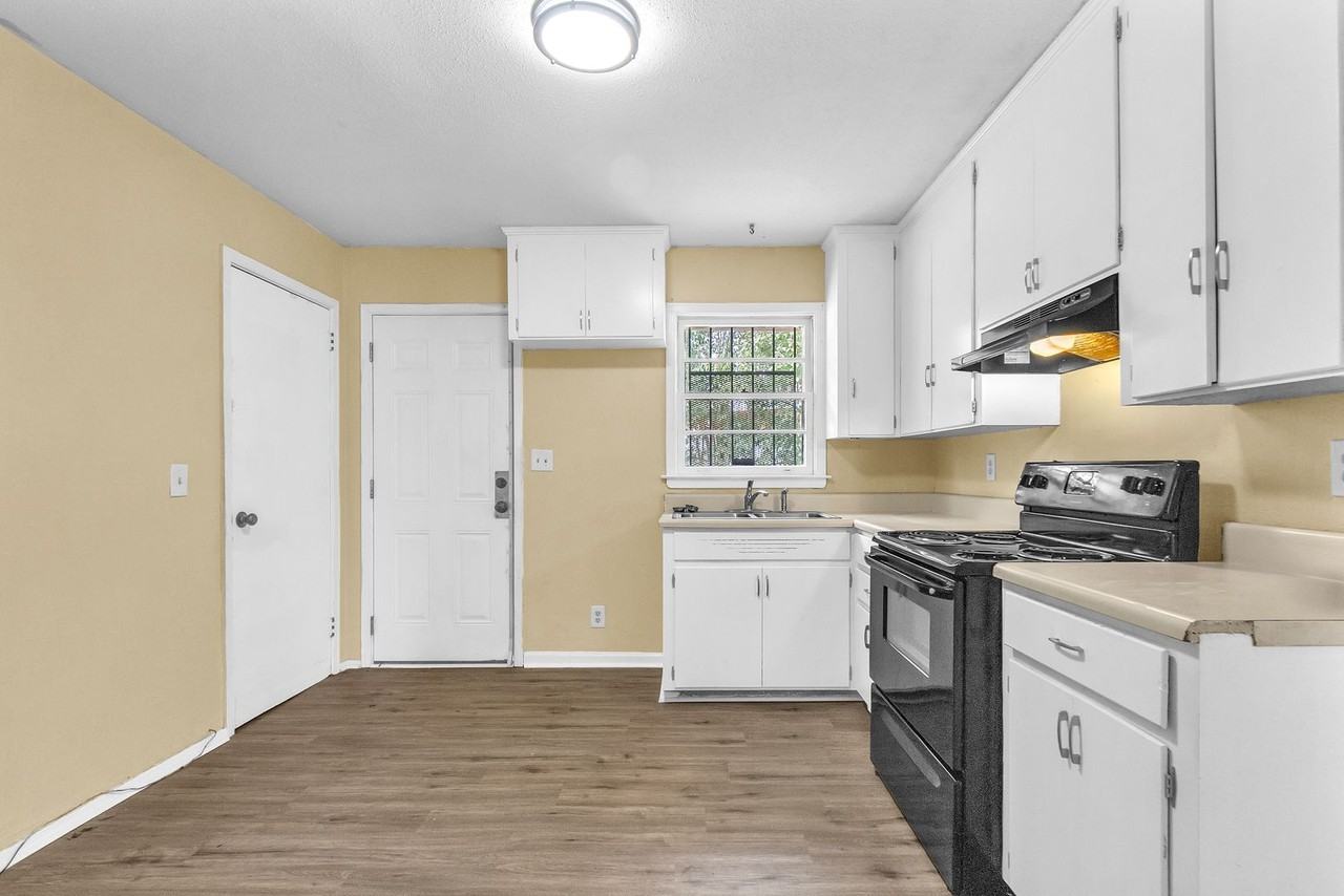 5002 Greensboro Ct - Photo 3 of 16