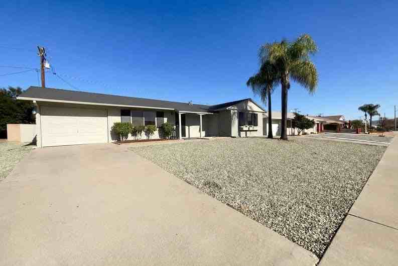 25810 Coombe Hill Dr - Photo 2 of 17