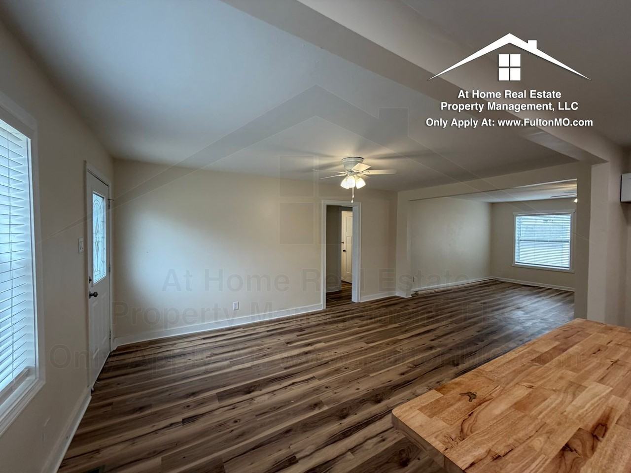 703 W 7th St - Photo 3 of 36