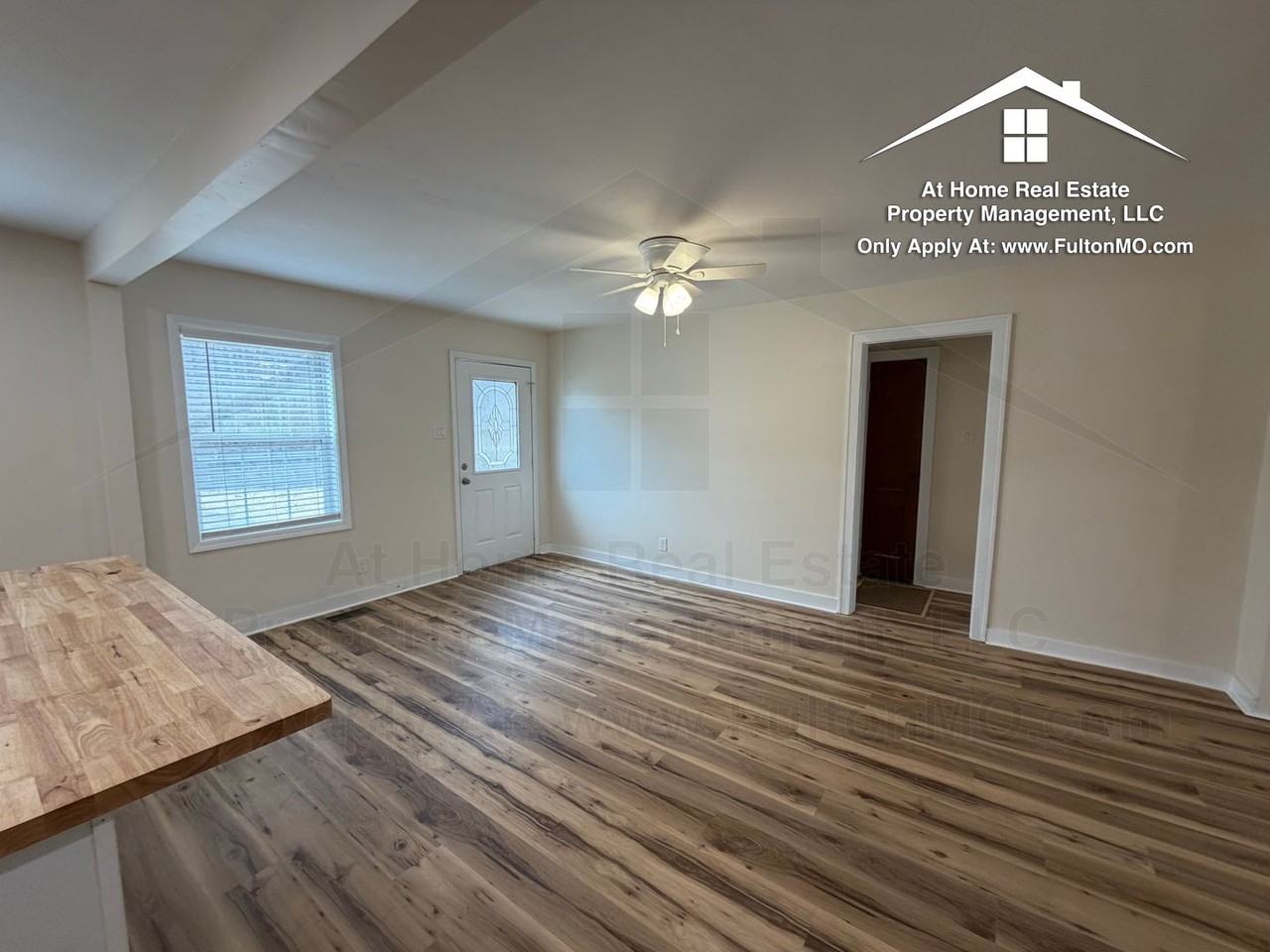 703 W 7th St - Photo 4 of 36