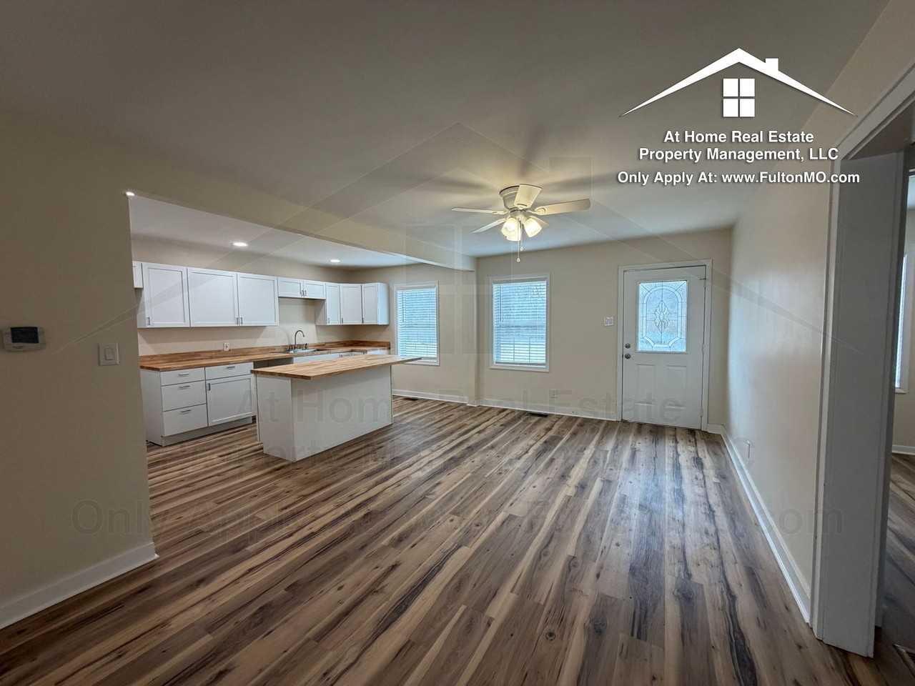 703 W 7th St - Photo 5 of 36