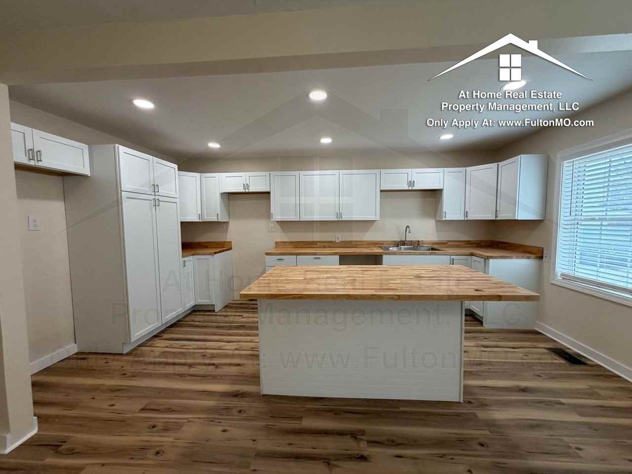 703 W 7th St - Photo 6 of 36