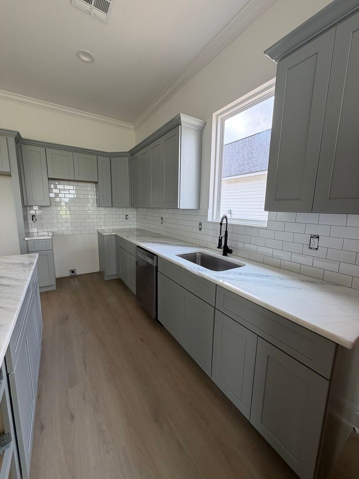 200 High Point Way - Photo 6 of 14