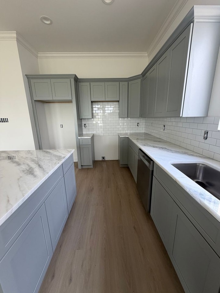 200 High Point Way - Photo 7 of 14