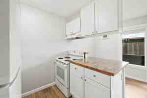 featured image of 805 E 5th St