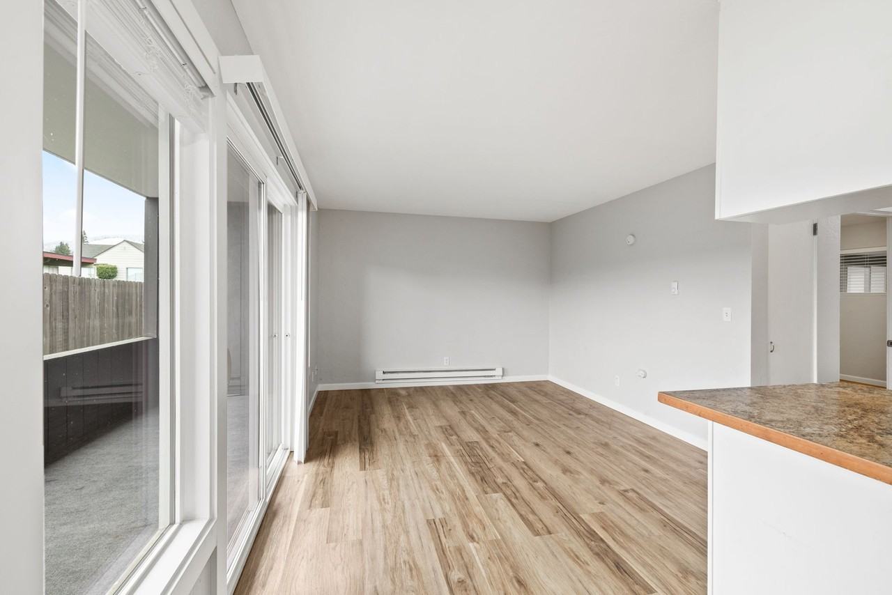 Panorama Manor - Photo 2 of 21