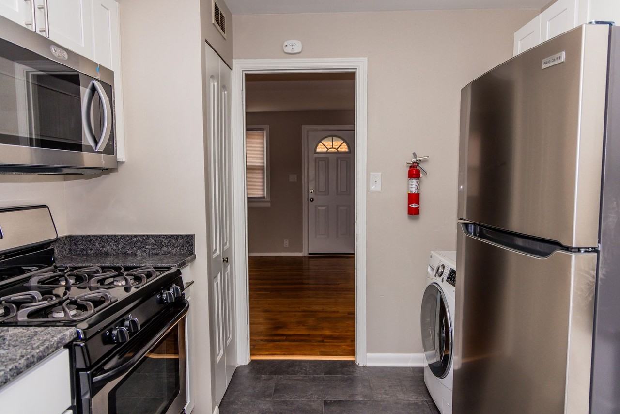 1903 Grayland Ave - Photo 4 of 19