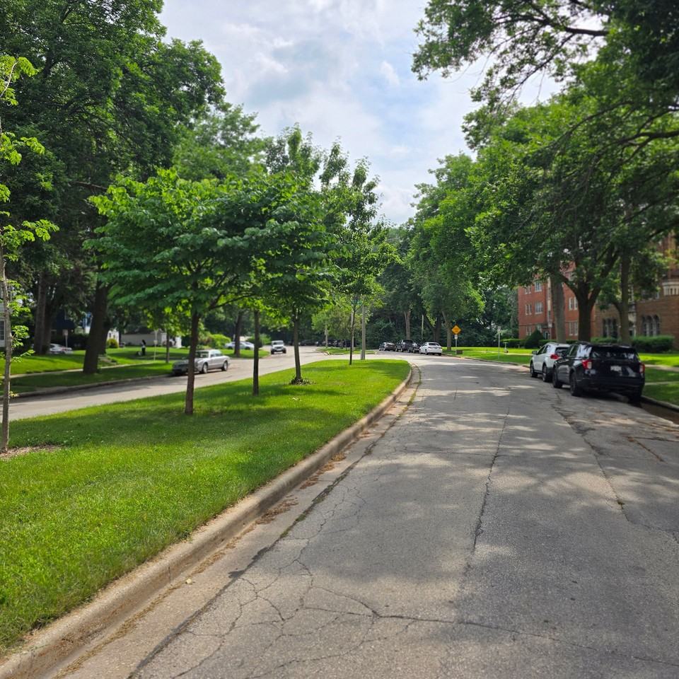 5425-33 W Martin Dr - Photo 3 of 7