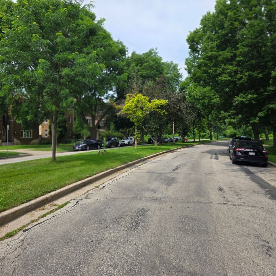 5425-33 W Martin Dr - Photo 4 of 7