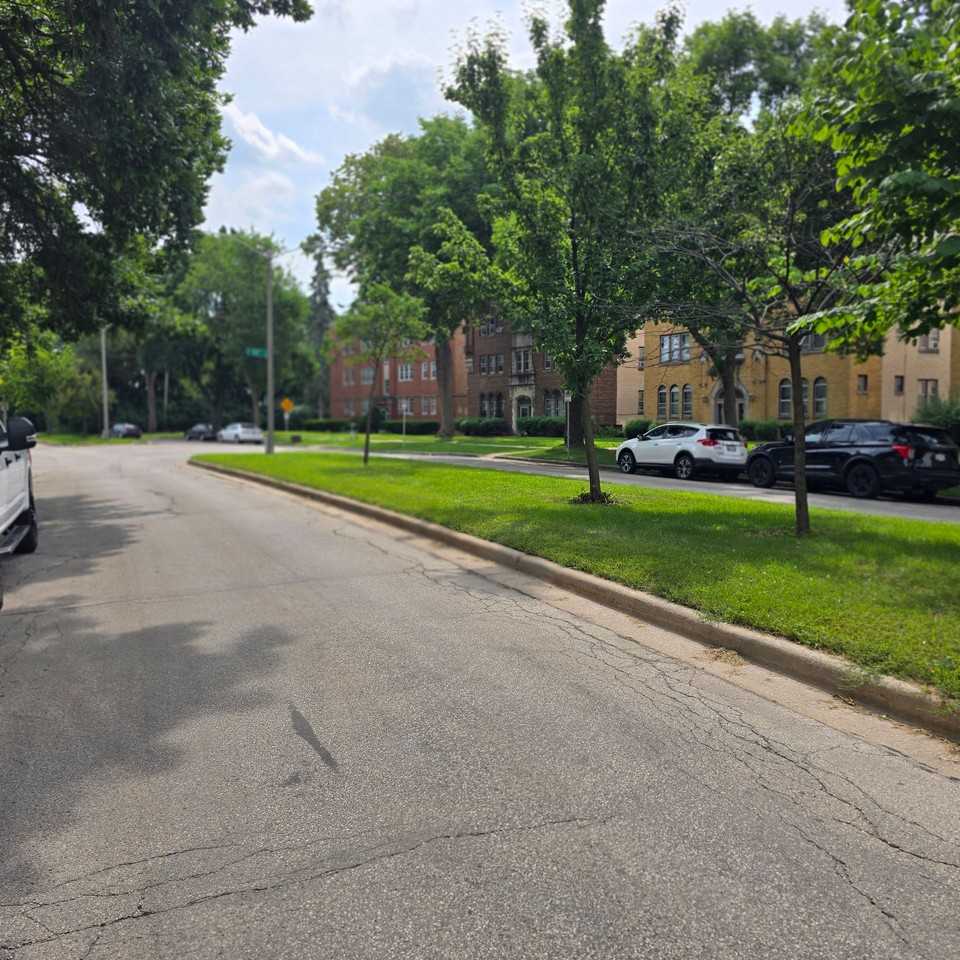 5425-33 W Martin Dr - Photo 5 of 7