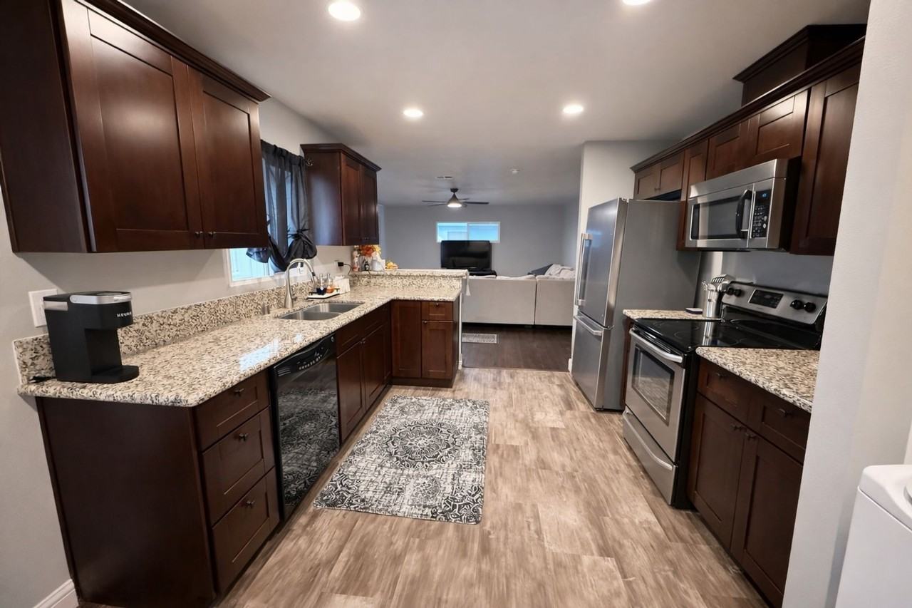 1040 Canosa Ave - Photo 7 of 11