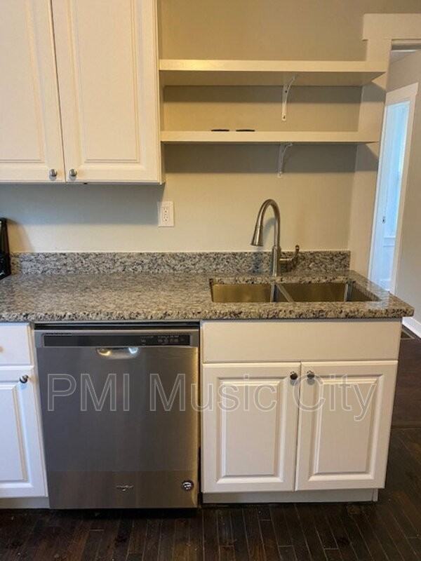 215 Robinwood Ave - Photo 3 of 16