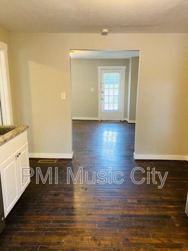 215 Robinwood Ave - Photo 6 of 16