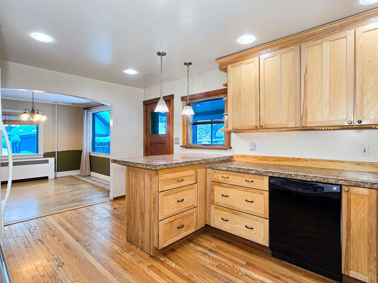 851 6th Ave - Photo 2 of 32