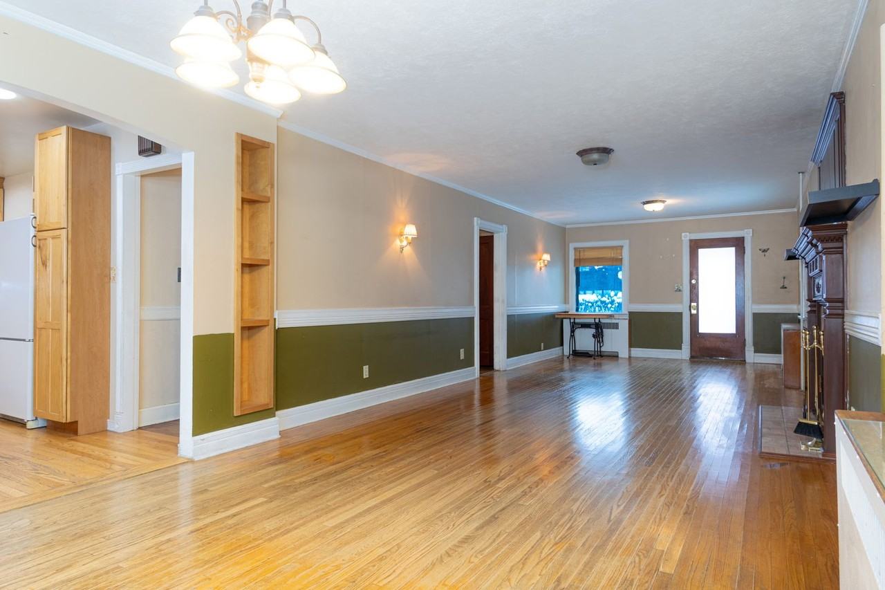 851 6th Ave - Photo 5 of 32