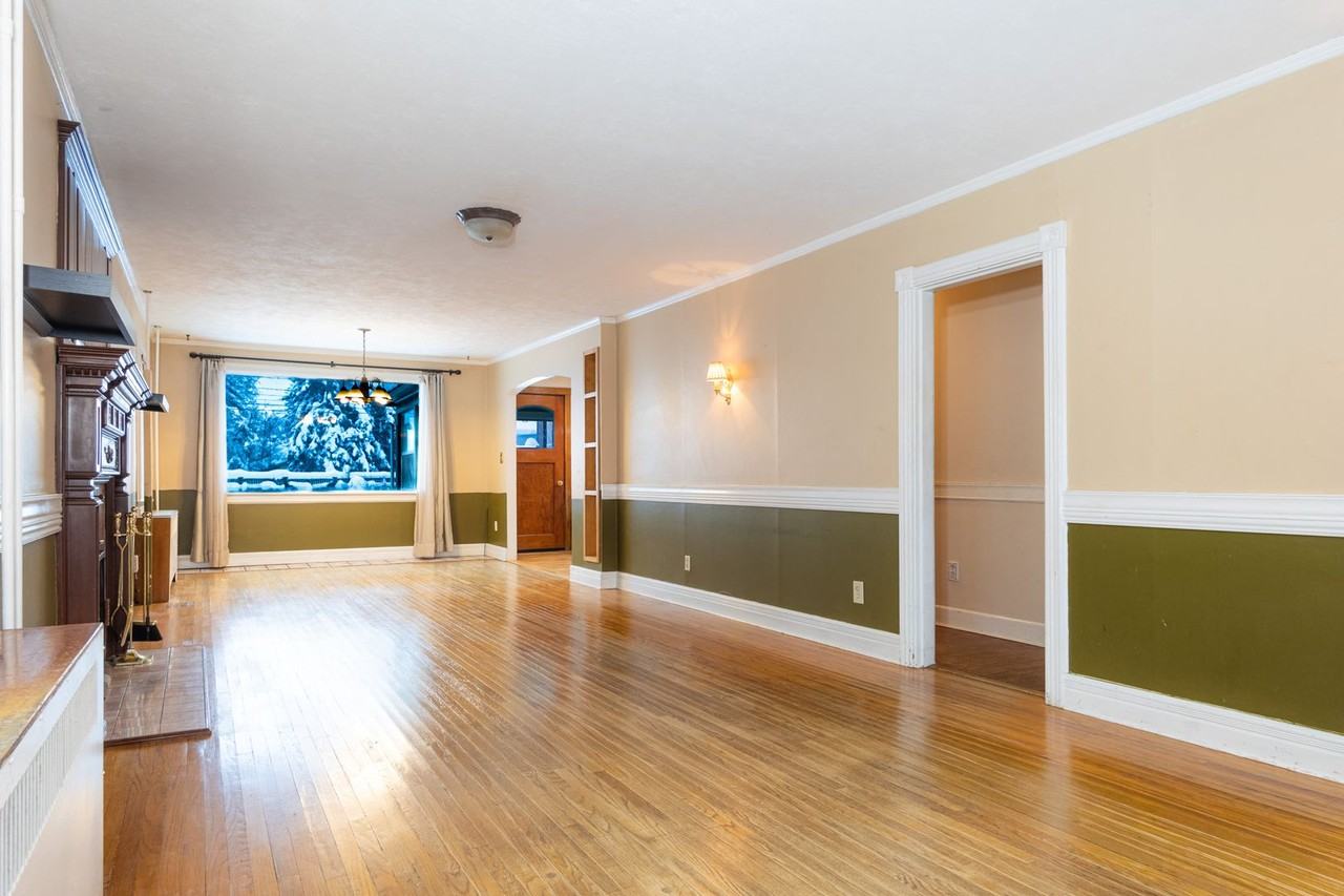 851 6th Ave - Photo 6 of 32