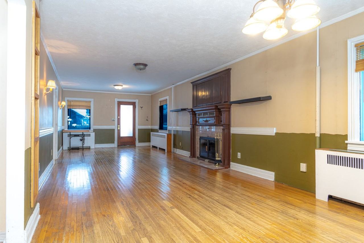 851 6th Ave - Photo 7 of 32