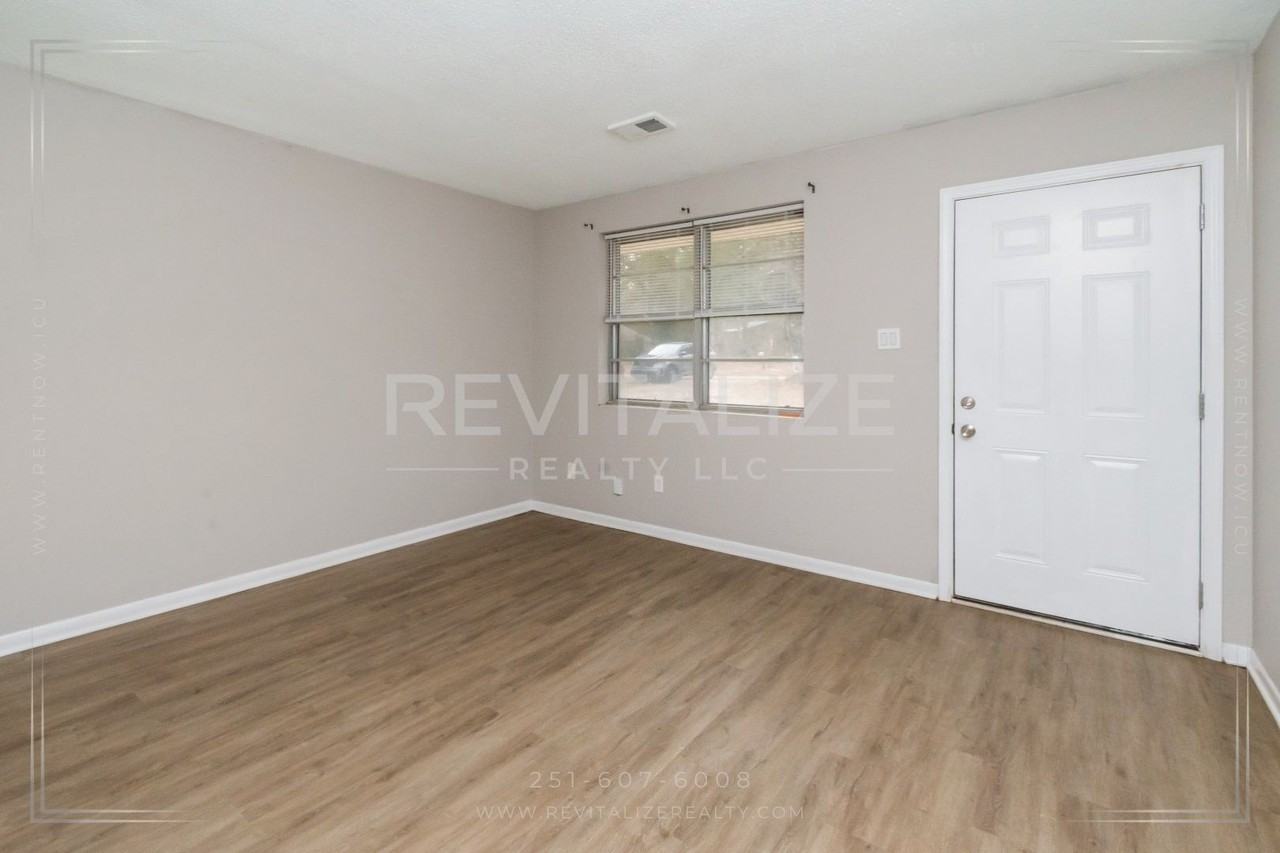 4807 Bush Ln - Photo 3 of 23