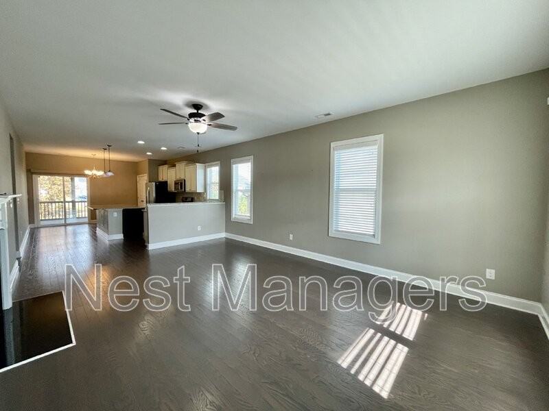 385 Falls Creek Dr - Photo 3 of 29