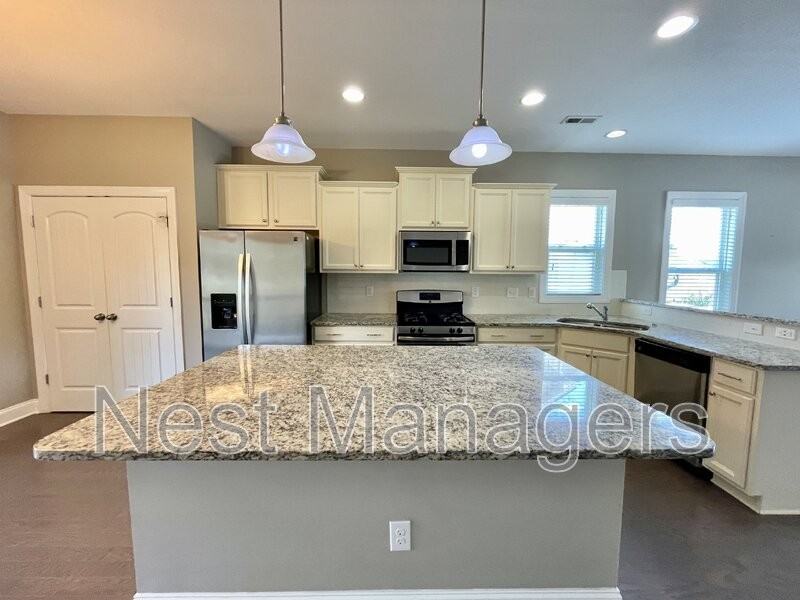 385 Falls Creek Dr - Photo 7 of 29