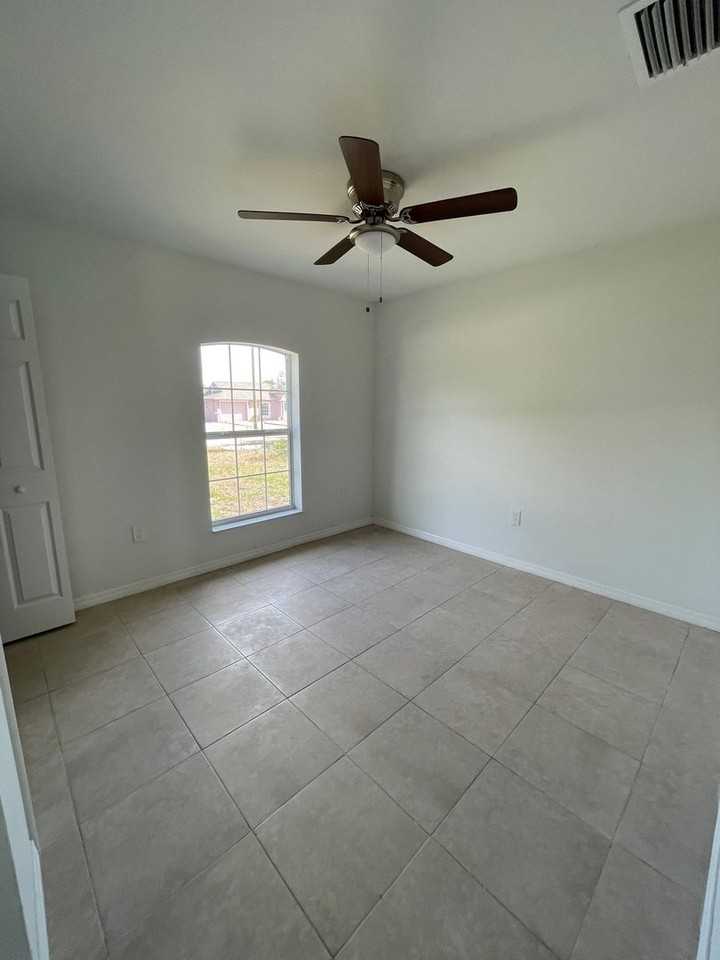 3055 Morning Glory Dr - Photo 2 of 10