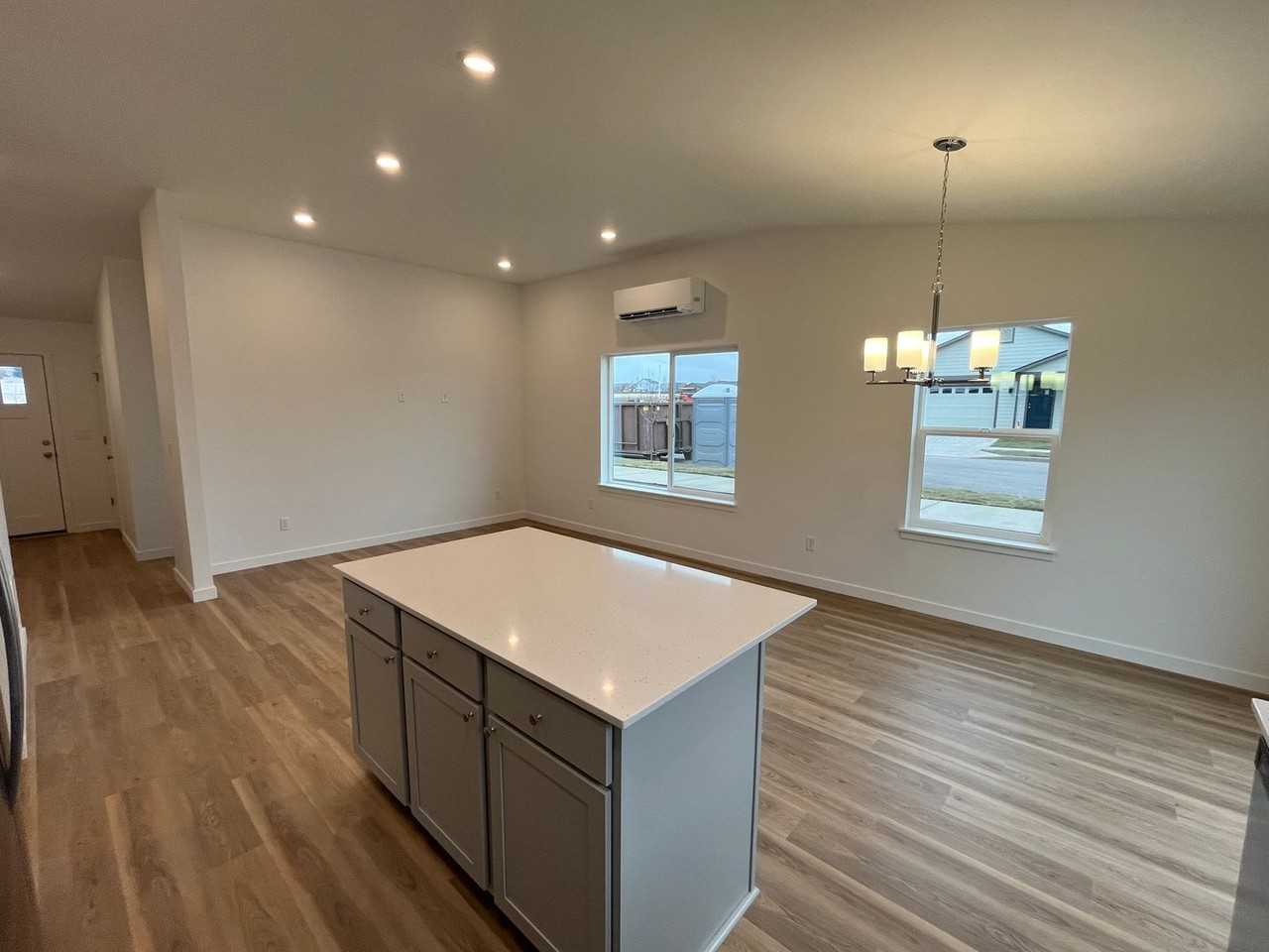 734 Ne 16th St - Photo 6 of 18