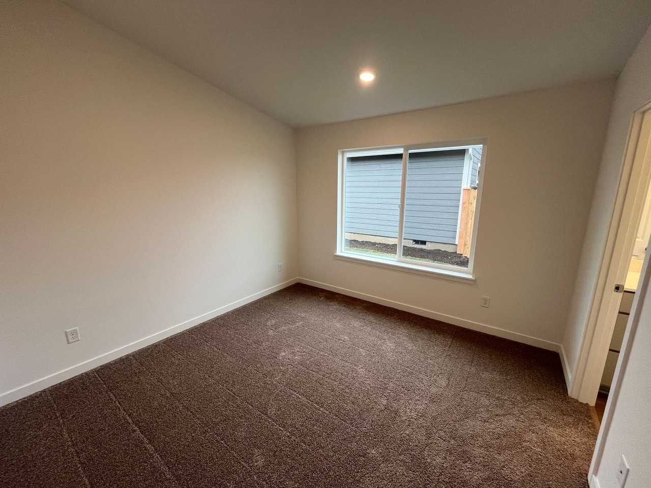 734 Ne 16th St - Photo 7 of 18