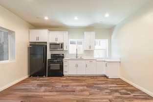 3258 1/2 Dundas St #CA - Photo 1 of 1