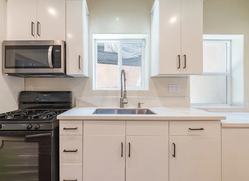 3258 1/2 Dundas St #CA - Photo 3 of 20