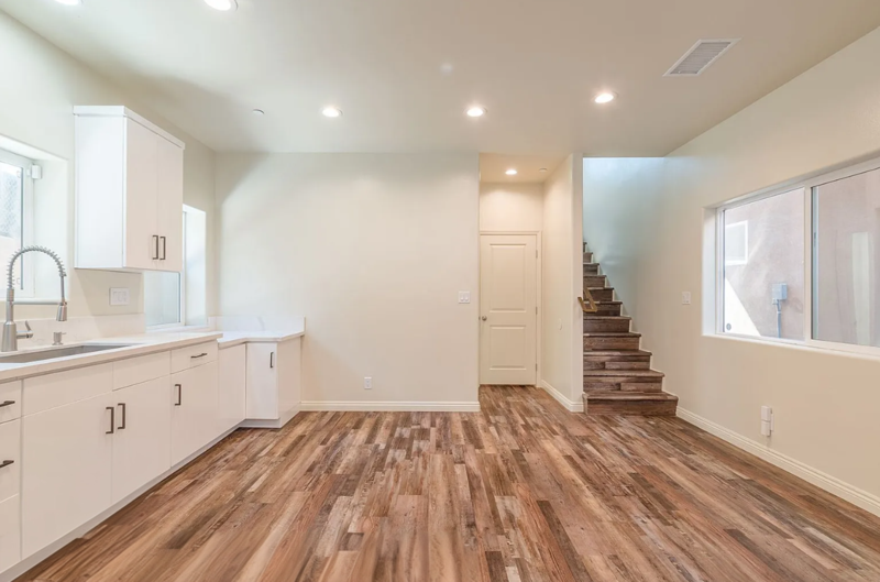 3258 1/2 Dundas St #CA - Photo 4 of 20