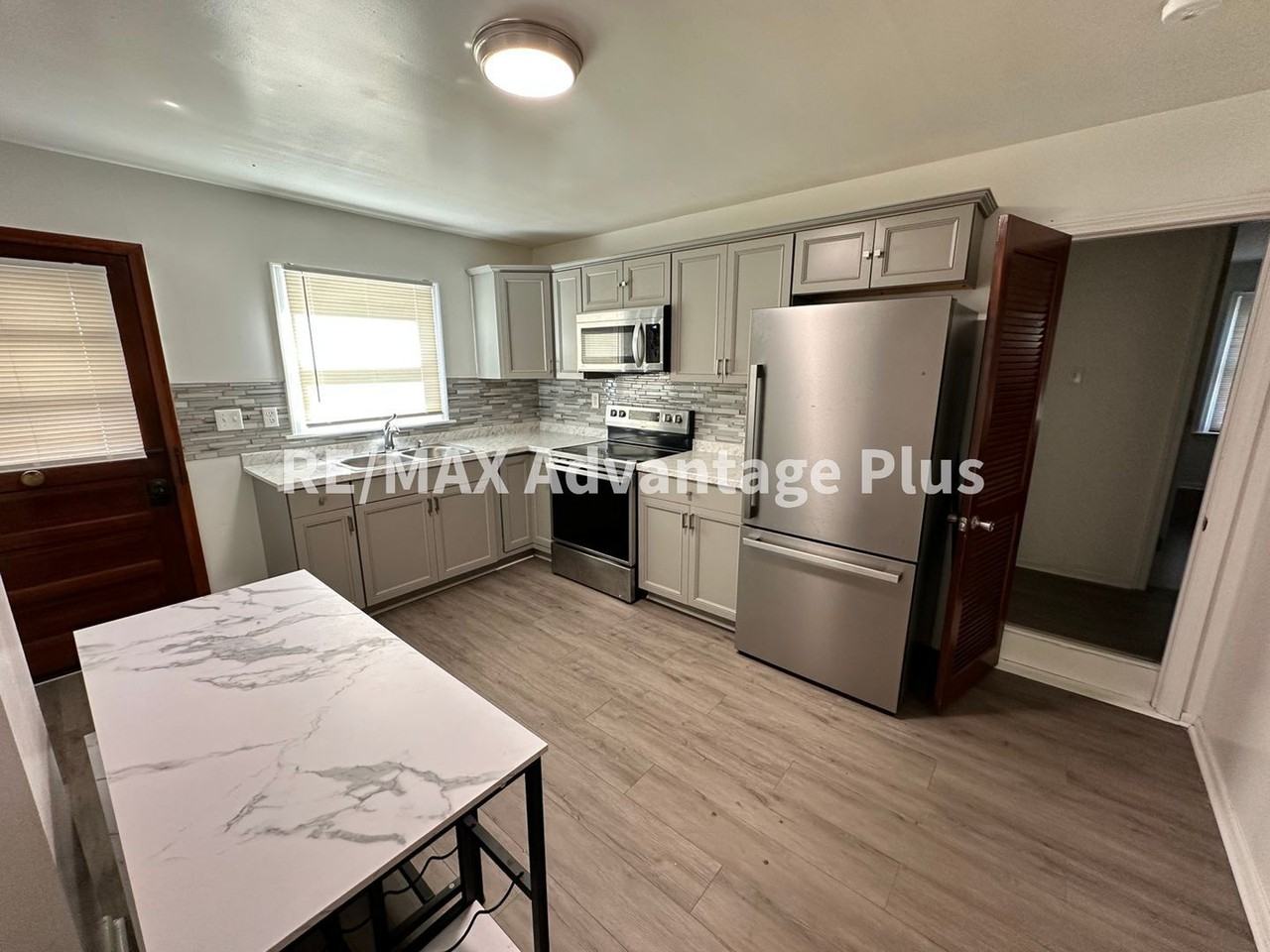 409 Park Ave - Photo 3 of 17