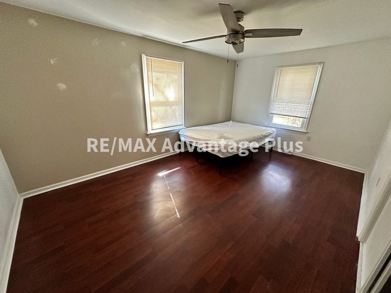 409 Park Ave - Photo 5 of 17