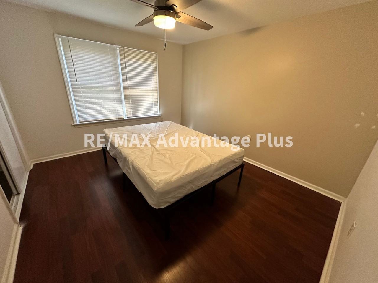 409 Park Ave - Photo 6 of 17