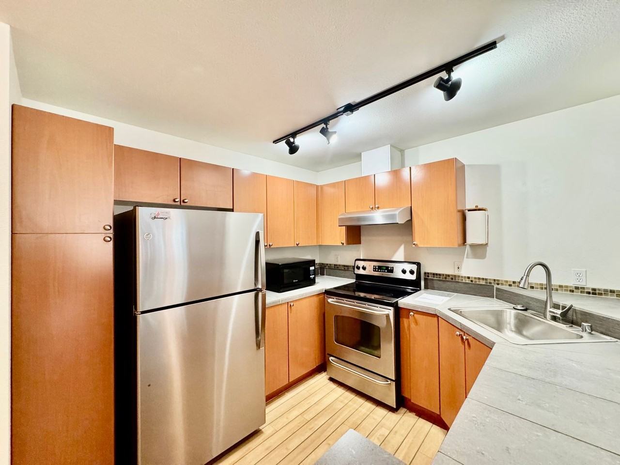 621 5th Ave N #205 - Photo 3 of 18