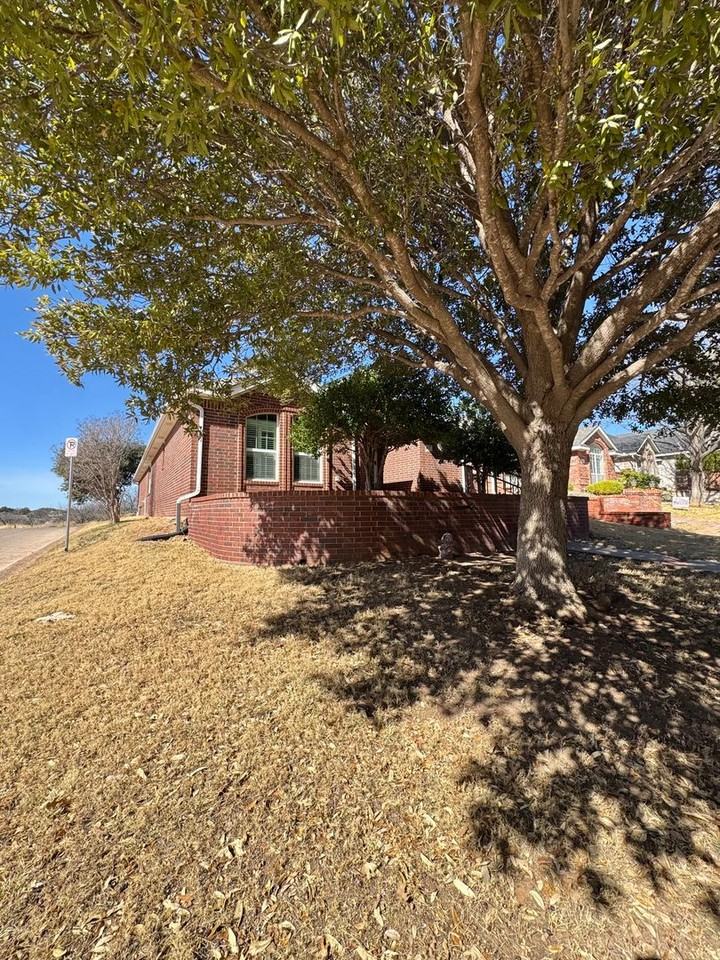 10 Southridge Dr - Photo 3 of 16