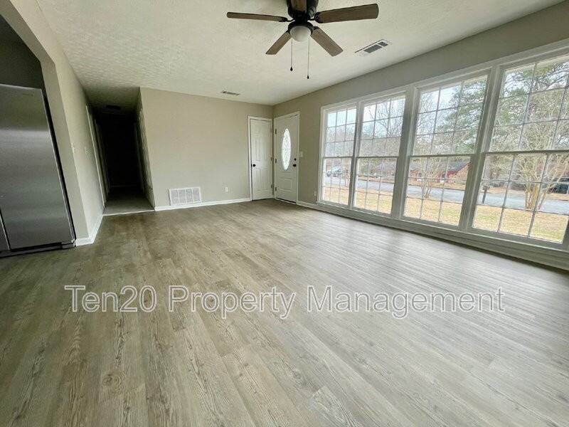 4839 Allen St - Photo 2 of 21