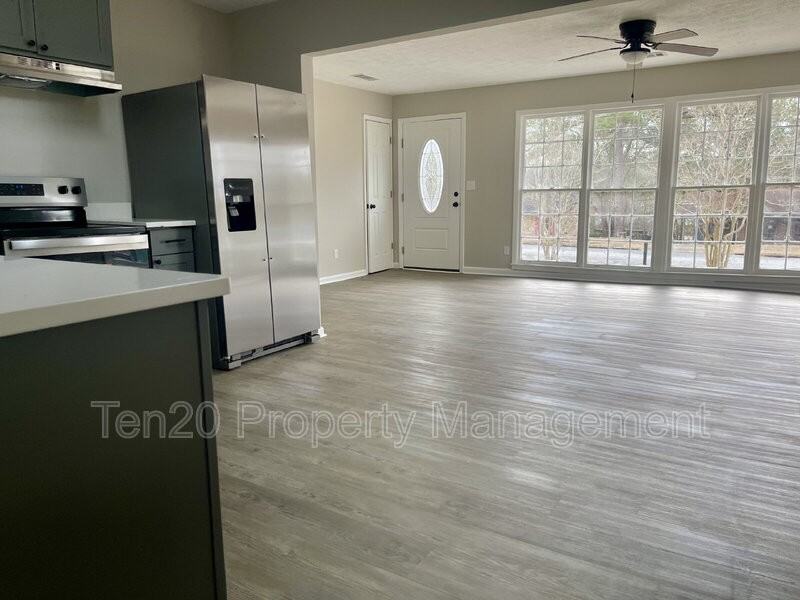 4839 Allen St - Photo 4 of 21