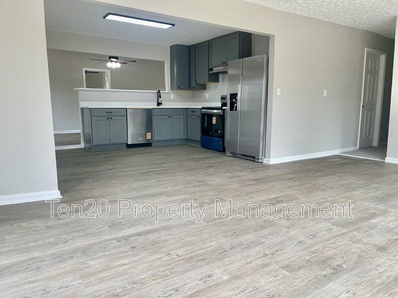 4839 Allen St - Photo 5 of 21