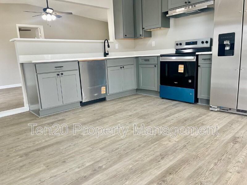 4839 Allen St - Photo 6 of 21