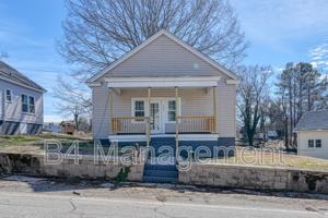 featured image of 555 W Peachtree St