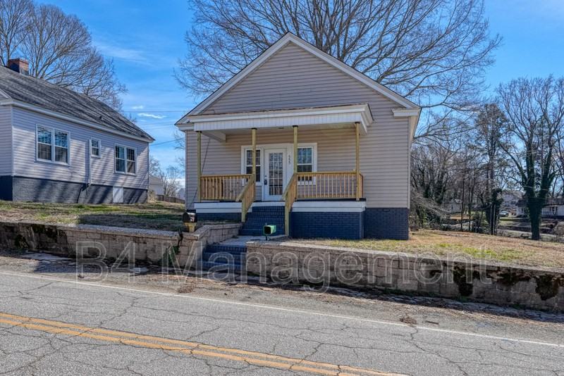 555 W Peachtree St - Photo 2 of 27