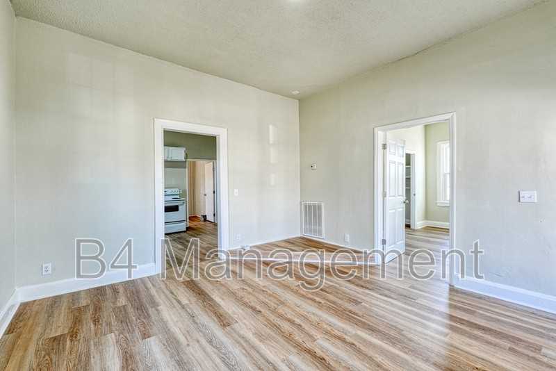 555 W Peachtree St - Photo 6 of 27