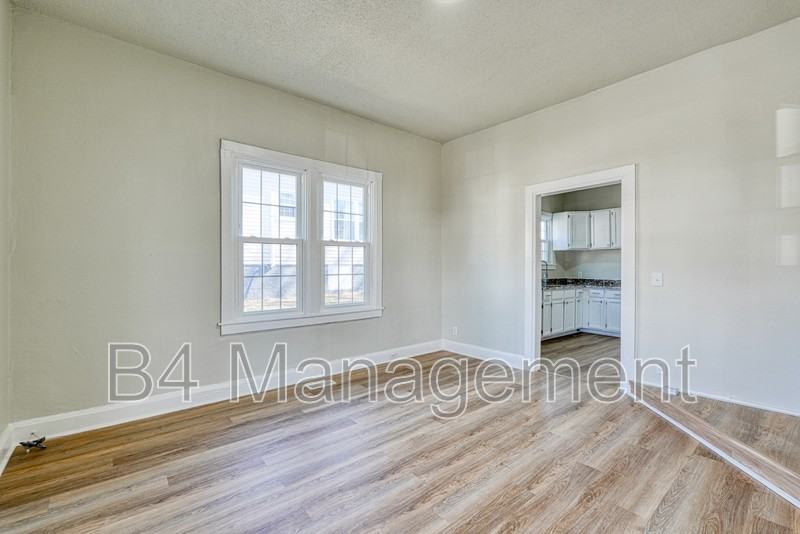 555 W Peachtree St - Photo 7 of 27