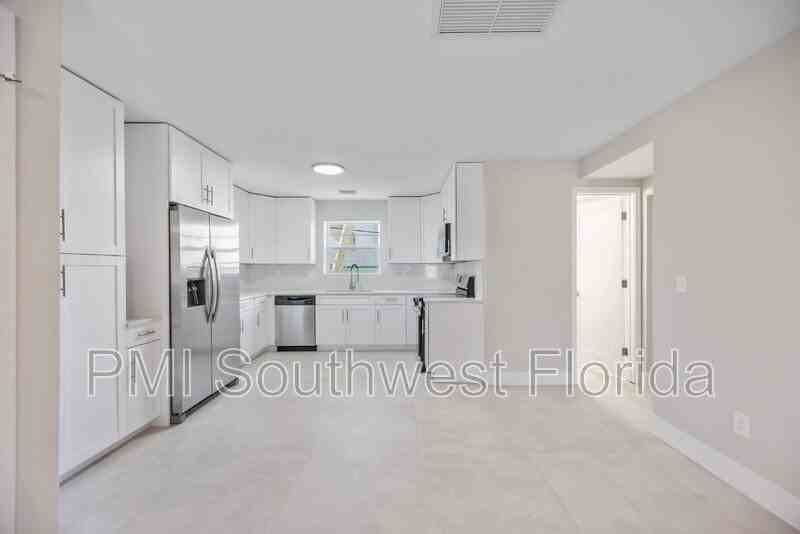 5039 N Beach Rd - Photo 7 of 35