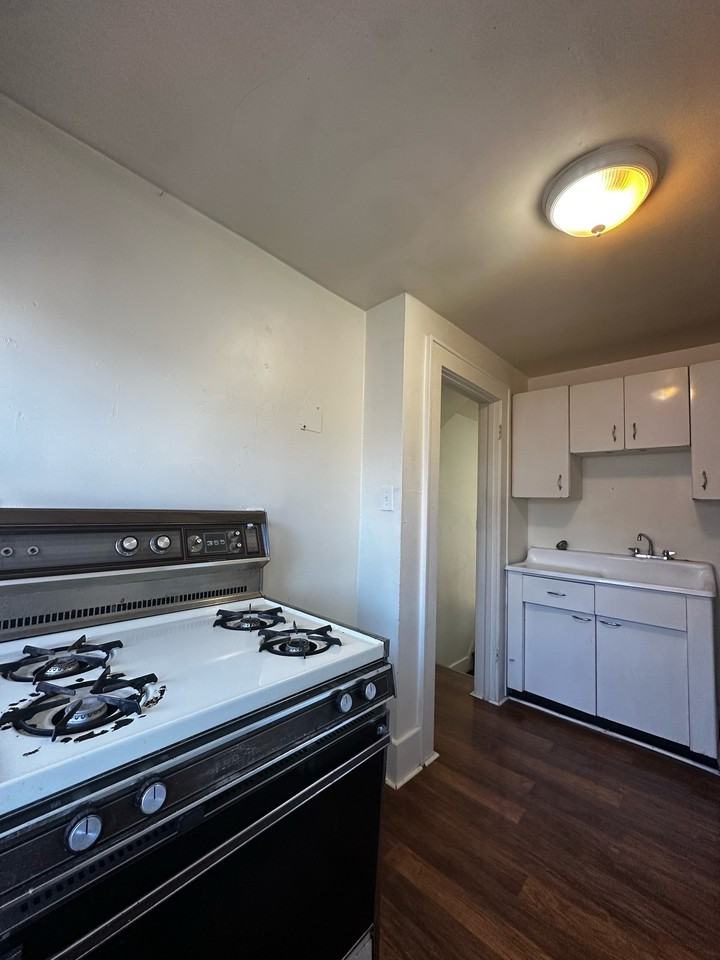 132 Simpson Street - Photo 2 of 8