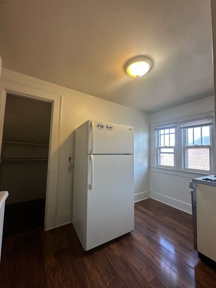 132 Simpson Street - Photo 3 of 8