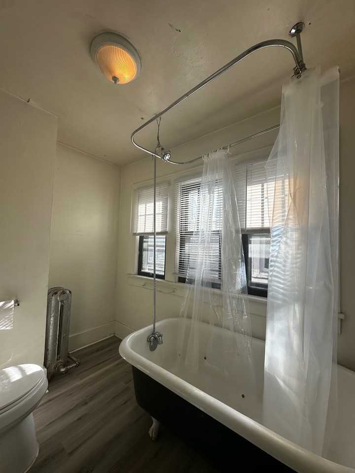 132 Simpson Street - Photo 6 of 8