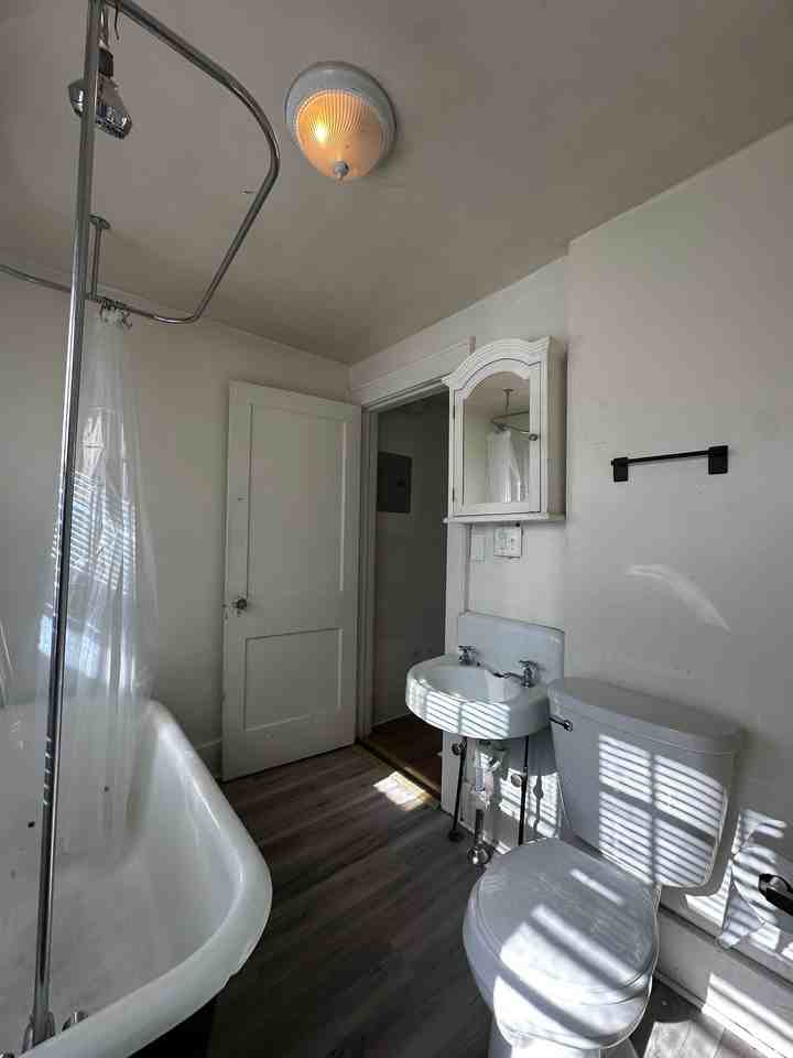 132 Simpson Street - Photo 7 of 8