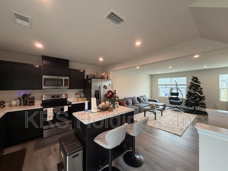 115 C St - Photo 2 of 15